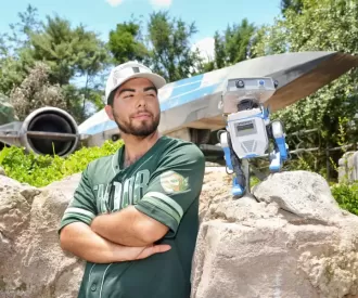 Galaxy’s Edge Must-Haves: Hands-On with the New BDX Droid Bucket and Grogu Sipper