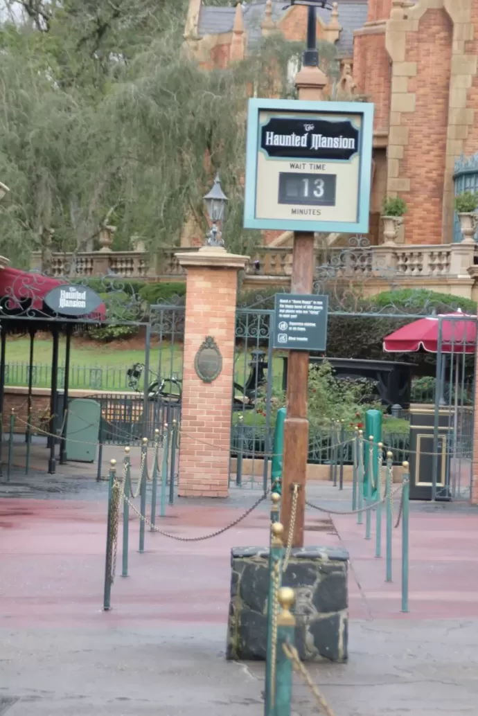 The Haunted Mansion 13 Minutes Wait Time